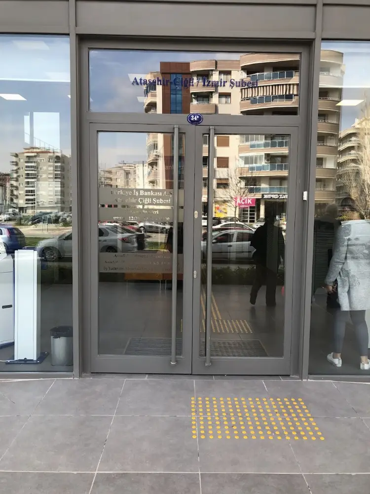 Türkiye İş Bankası Ataşehir-Çiğli/İzmir Şubesi — Bankalar, Çiğli · fotoğraf 4