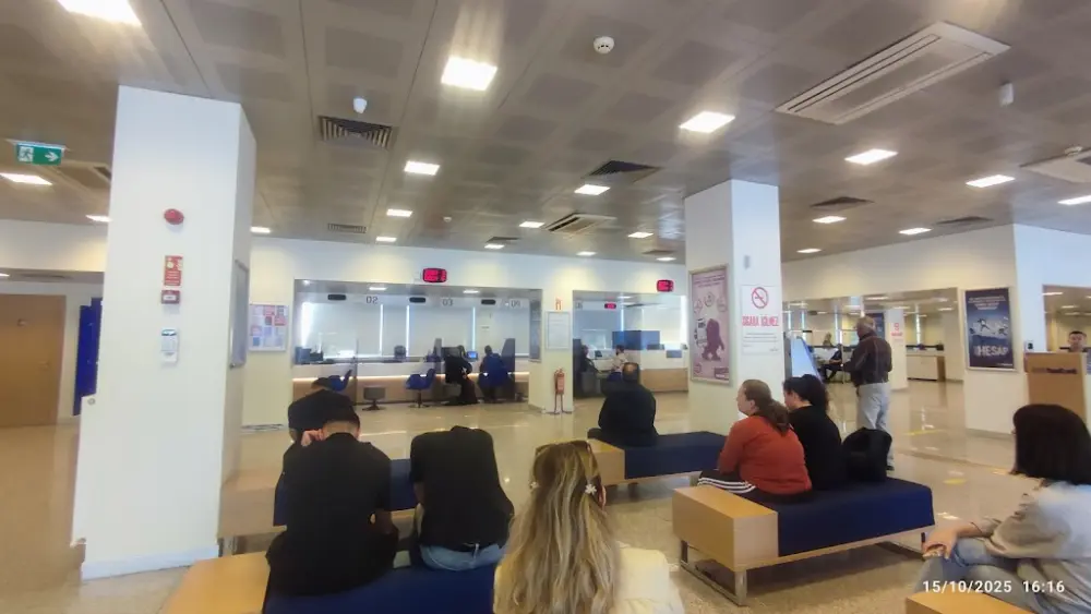 Yapı Kredi Bankası - Çiğli AOSB Şubesi — Bankalar, Çiğli · fotoğraf 2