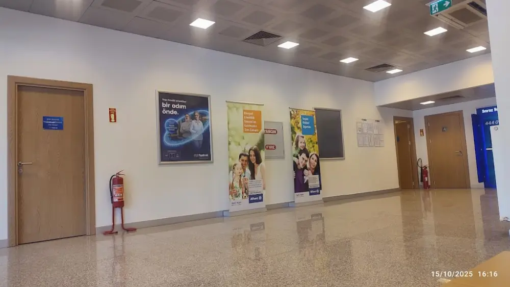 Yapı Kredi Bankası - Çiğli AOSB Şubesi — Bankalar, Çiğli · fotoğraf 4