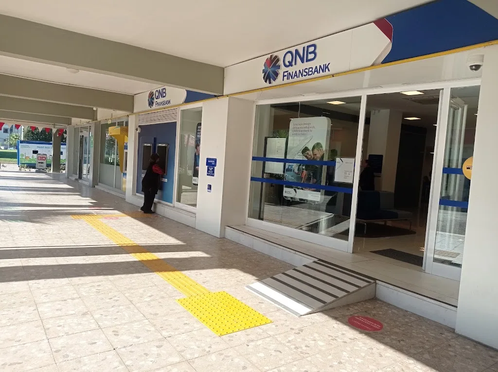 QNB İzmir Aosb Şubesi — Bankalar, Çiğli · fotoğraf 1