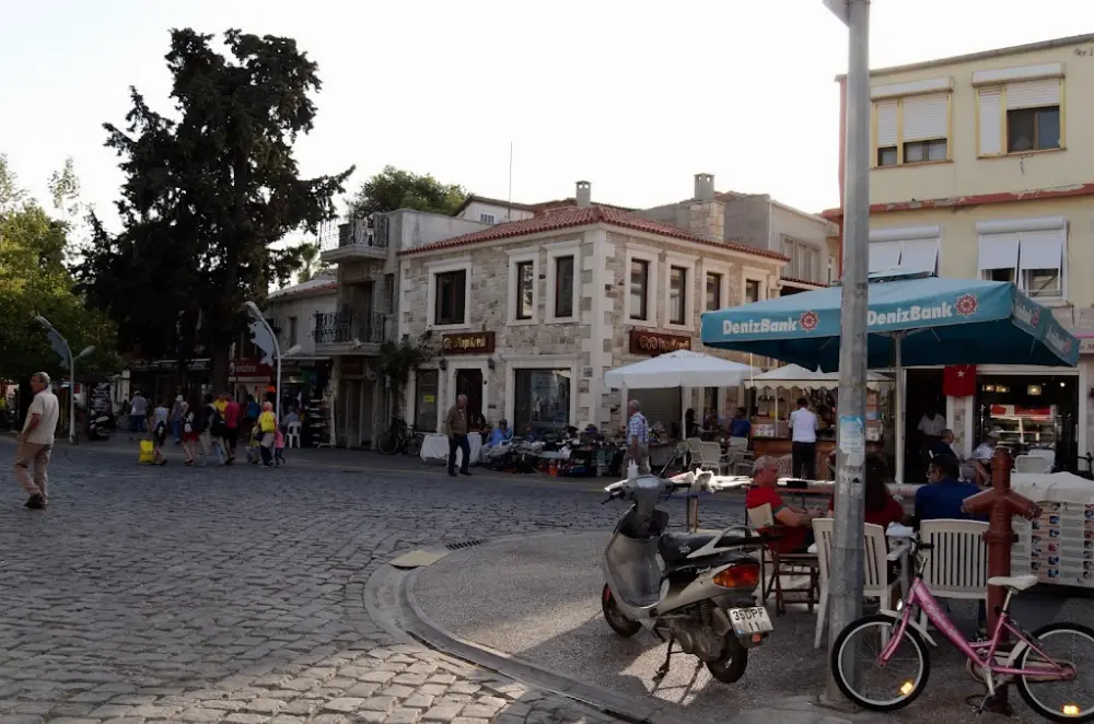 Yapı Kredi - Foça Şubesi — Bankalar, Foça · fotoğraf 4
