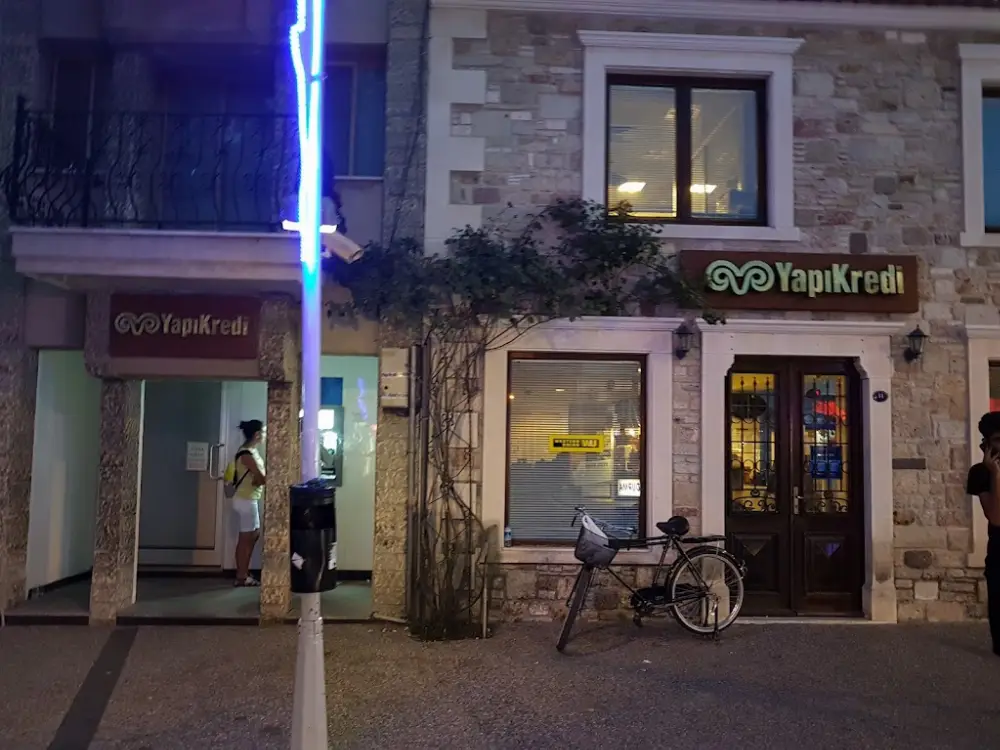 Yapı Kredi Bankası ATM - Foça Şubesi 1 — Bankalar, Foça · fotoğraf 3
