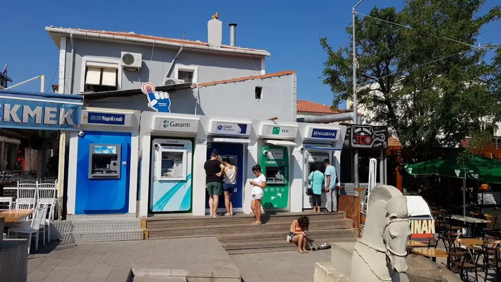 Yapı Kredi Bankası ATM - Foça Şubesi 1 — Bankalar, Foça · fotoğraf 4