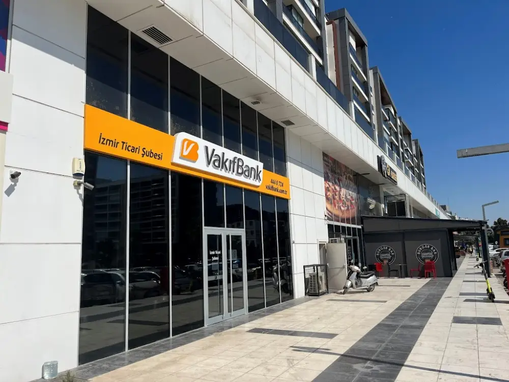 VakıfBank İzmir Ticari Şubesi — Bankalar, Çiğli · fotoğraf 2