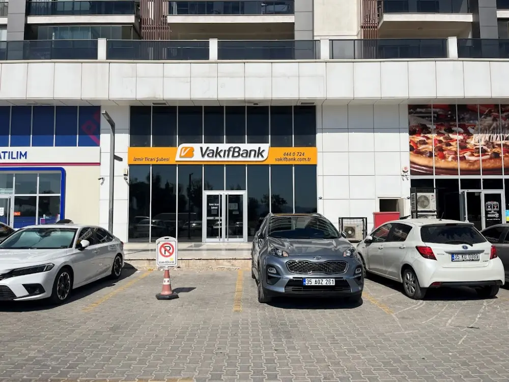 VakıfBank İzmir Ticari Şubesi — Bankalar, Çiğli · fotoğraf 3