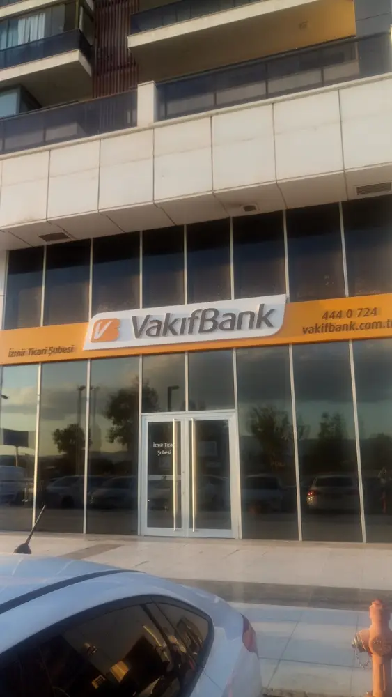 VakıfBank İzmir Ticari Şubesi — Bankalar, Çiğli · fotoğraf 4