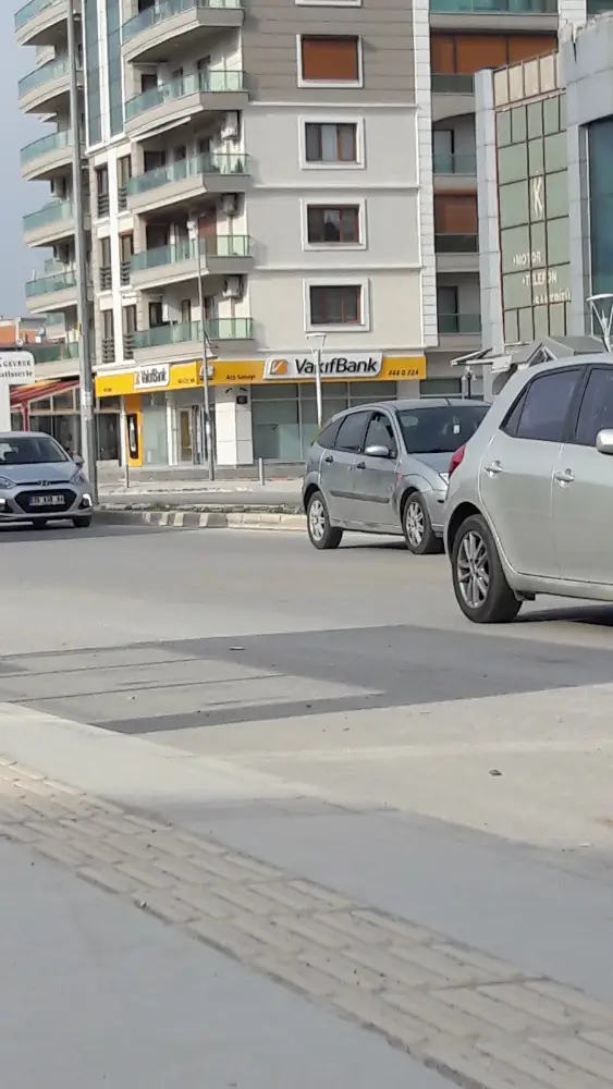 VakıfBank Çiğli Ata Sanayi Şubesi — Bankalar, Çiğli · fotoğraf 4