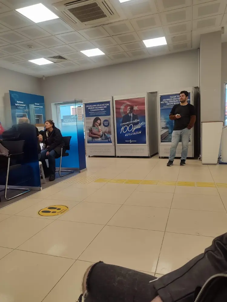 Türkiye İş Bankası Gaziemir/İzmir Şubesi — Bankalar, Gaziemir · fotoğraf 2
