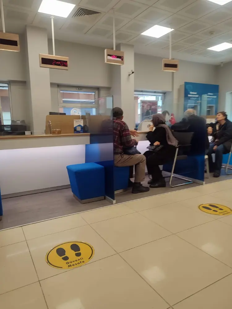 Türkiye İş Bankası Gaziemir/İzmir Şubesi — Bankalar, Gaziemir · fotoğraf 3