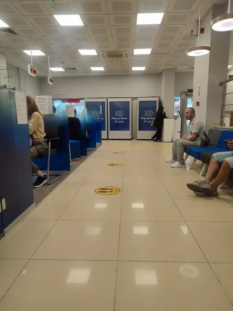 Türkiye İş Bankası Gaziemir/İzmir Şubesi — Bankalar, Gaziemir · fotoğraf 4