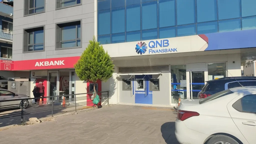 QNB Gaziemir Şubesi — Bankalar, Gaziemir · fotoğraf 1