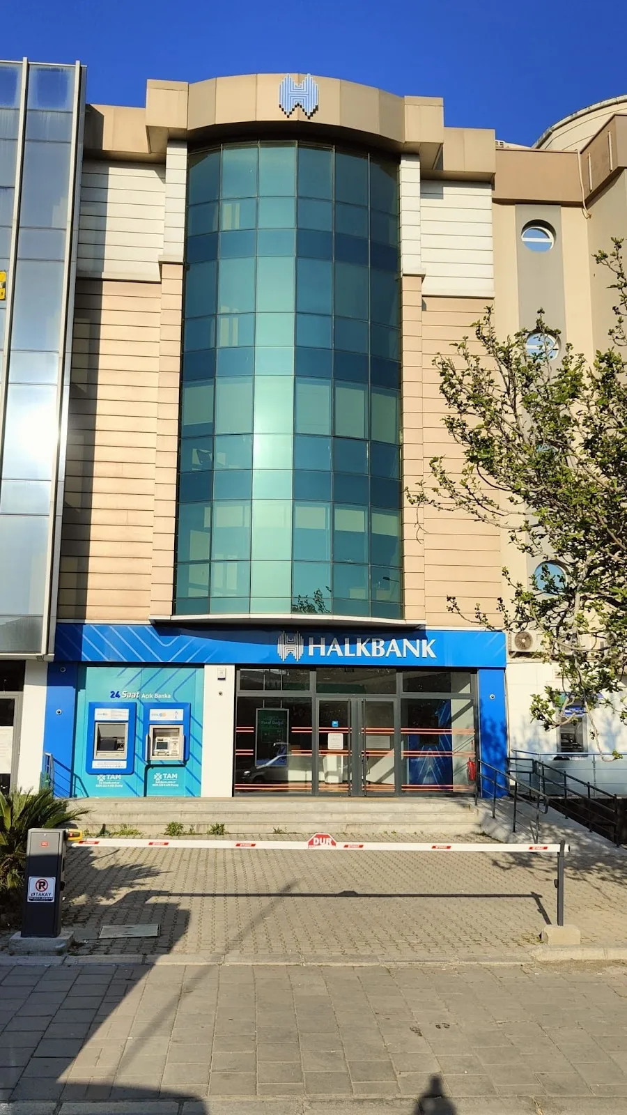 Halkbank Gaziemir Şubesi — Bankalar, Gaziemir · fotoğraf 1