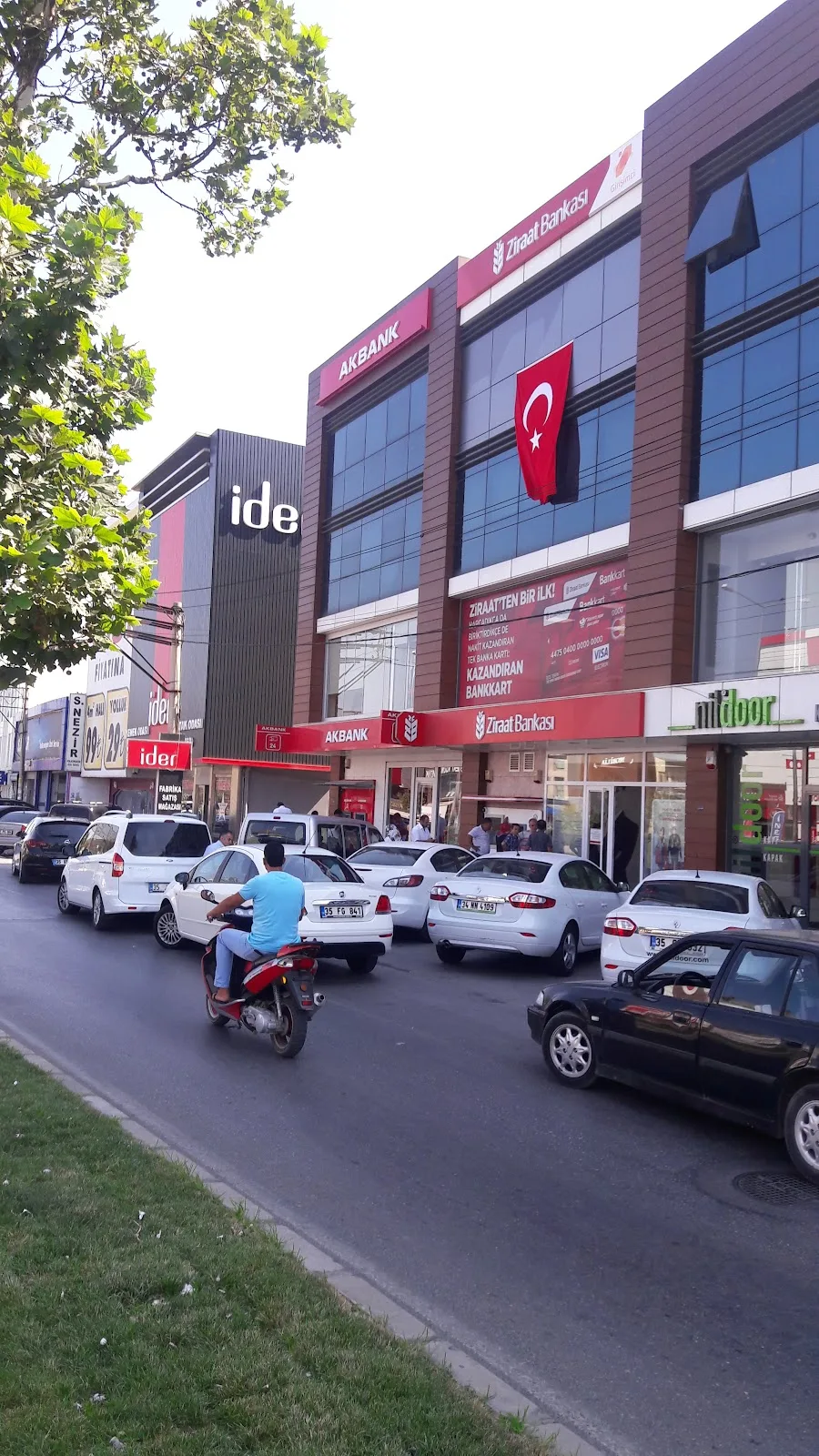 Ziraat Bankası Karabağlar/İzmir Şubesi — Bankalar, Karabağlar · fotoğraf 1