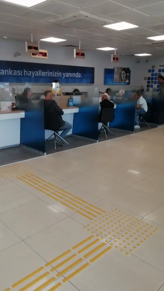 Türkiye İş Bankası Karabağlar/İzmir Şubesi — Bankalar, Karabağlar · fotoğraf 3