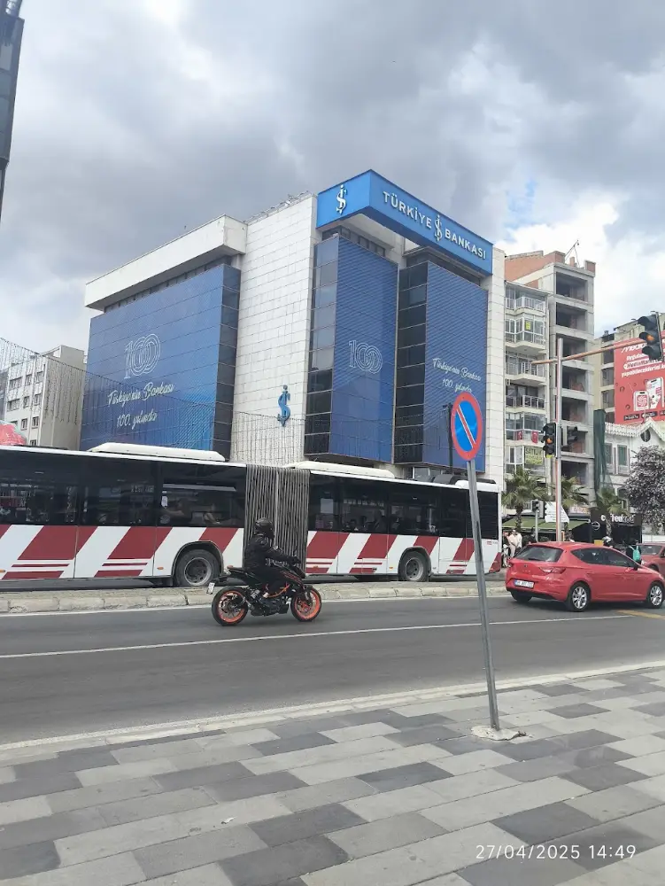Türkiye İş Bankası Karşıyaka/İzmir Şubesi — Bankalar, Karşıyaka · fotoğraf 2