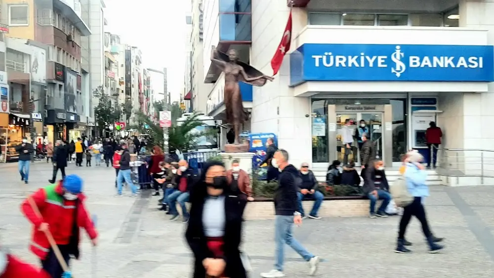 Türkiye İş Bankası Karşıyaka/İzmir Şubesi — Bankalar, Karşıyaka · fotoğraf 4