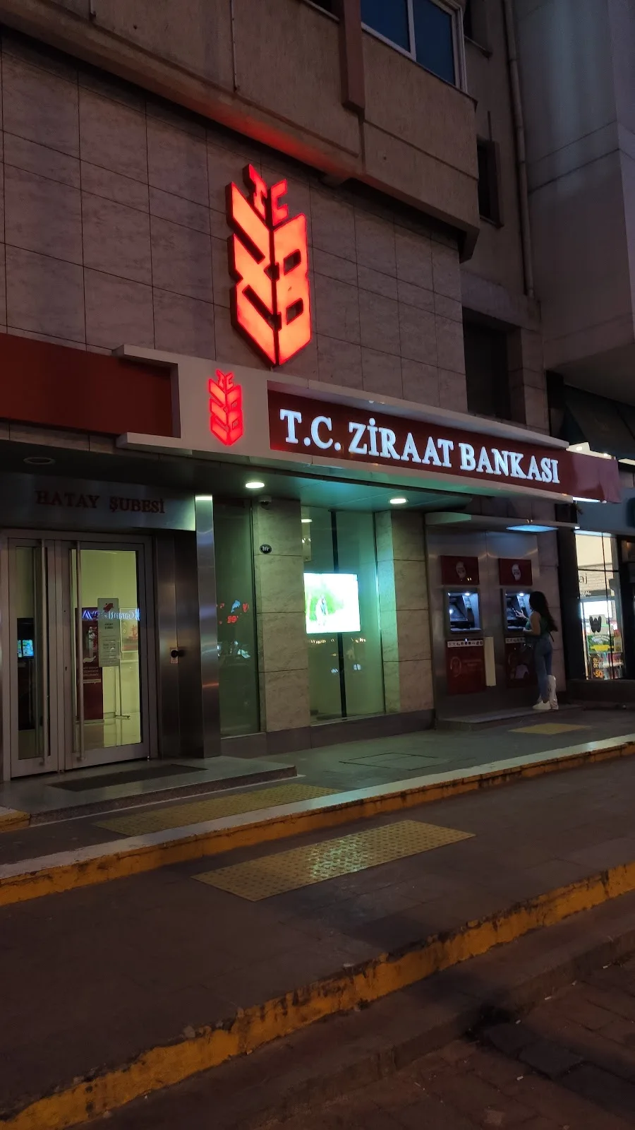 Ziraat Bankası Hatay/İzmir Şubesi — Bankalar, Karabağlar · fotoğraf 1