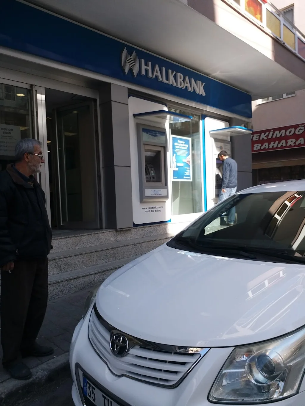 Halkbank İzmir Yeşilyurt Şubesi — Bankalar, Karabağlar · fotoğraf 1
