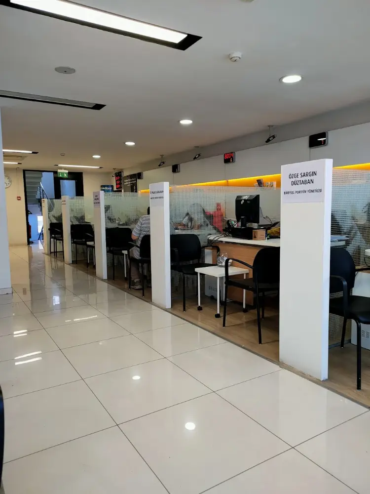 VakıfBank Karşıyaka Şubesi — Bankalar, Karşıyaka · fotoğraf 2