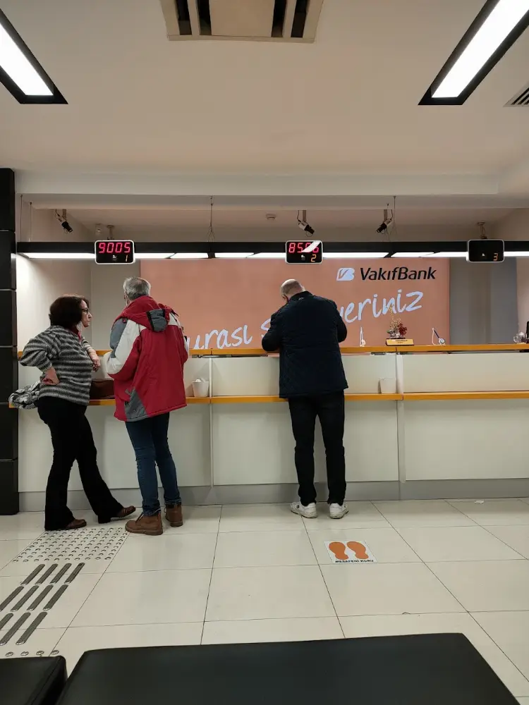 VakıfBank Karşıyaka Şubesi — Bankalar, Karşıyaka · fotoğraf 4