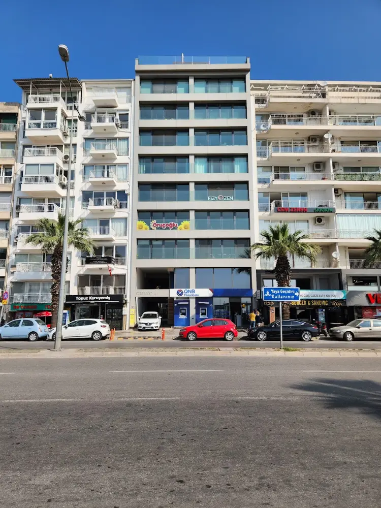 QNB Karşıyaka Şubesi — Bankalar, Karşıyaka · fotoğraf 2