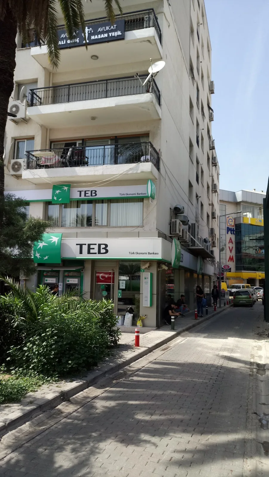 TEB Karşıyaka Şubesi — Bankalar, Karşıyaka · fotoğraf 1