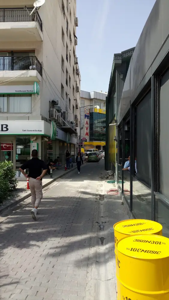 TEB Karşıyaka Şubesi — Bankalar, Karşıyaka · fotoğraf 2