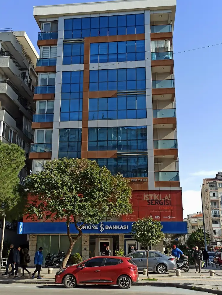 Türkiye İş Bankası Üçyol/İzmir Şubesi — Bankalar, Karabağlar · fotoğraf 2