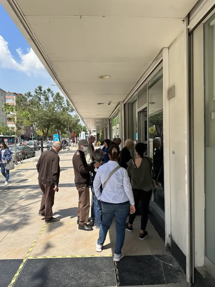 Garanti BBVA Girne Cad. Şubesi — Bankalar, Karşıyaka · fotoğraf 3