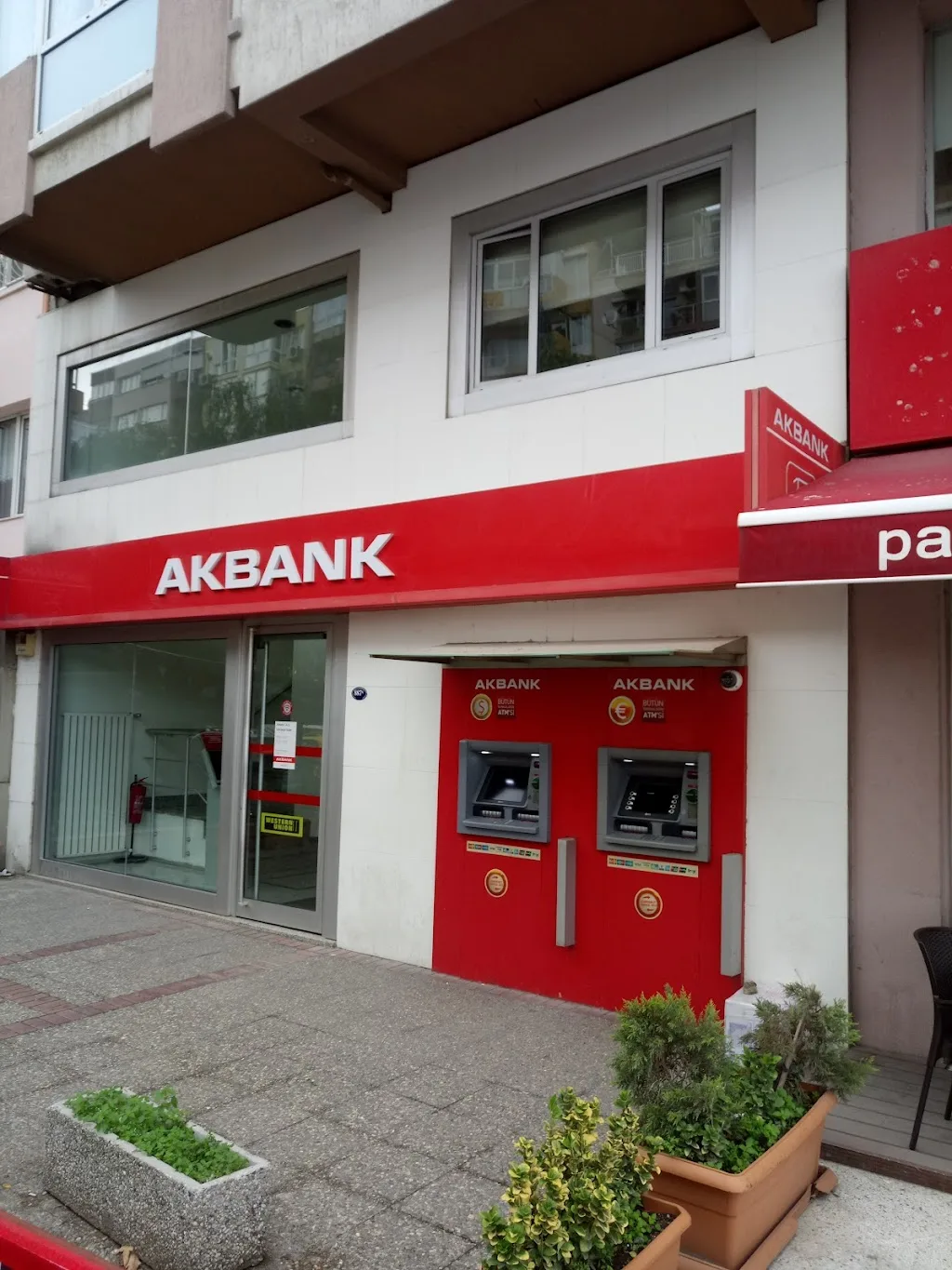 Akbank Üçkuyular/İzmir Şubesi — Bankalar, Karabağlar · fotoğraf 1