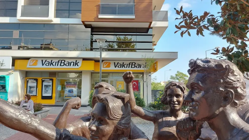 VakıfBank Girne Bulvarı Şubesi — Bankalar, Karşıyaka · fotoğraf 3