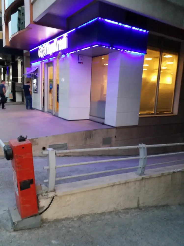 Yapı Kredi - Üçkuyular Şubesi — Bankalar, Karabağlar · fotoğraf 3