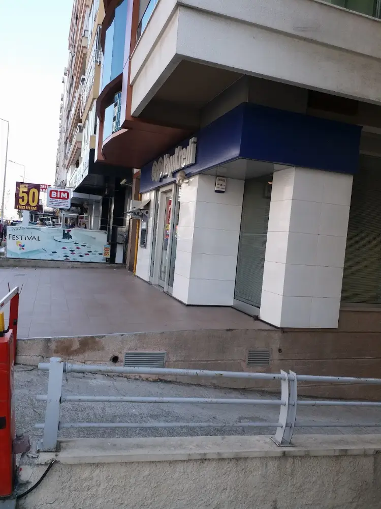 Yapı Kredi - Üçkuyular Şubesi — Bankalar, Karabağlar · fotoğraf 4