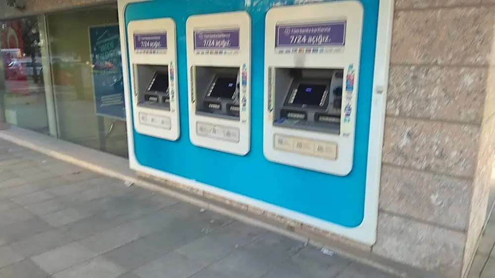 Türkiye İş Bankası Girne Aksoy/İzmir Şubesi — Bankalar, Karşıyaka · fotoğraf 4