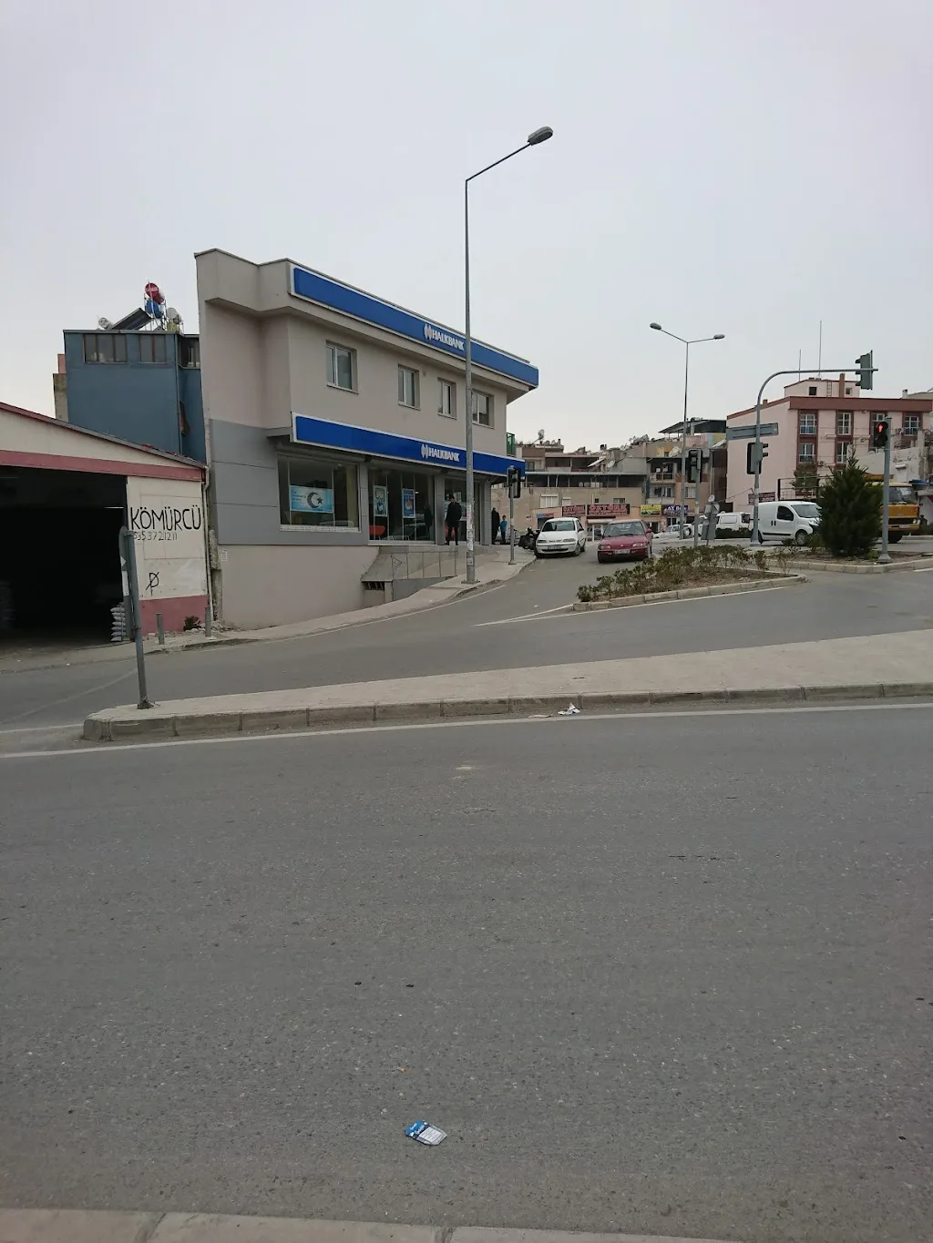 Halkbank Eski İzmir Şubesi — Bankalar, Karabağlar · fotoğraf 1