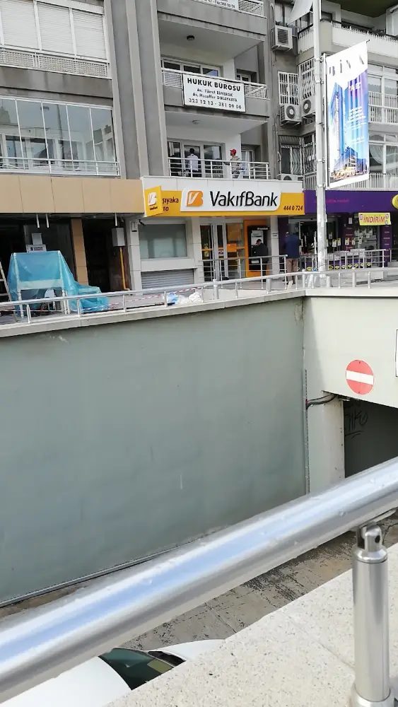 Vakıfbank/Karşıyaka Metro Şubesi — Bankalar, Karşıyaka · fotoğraf 2