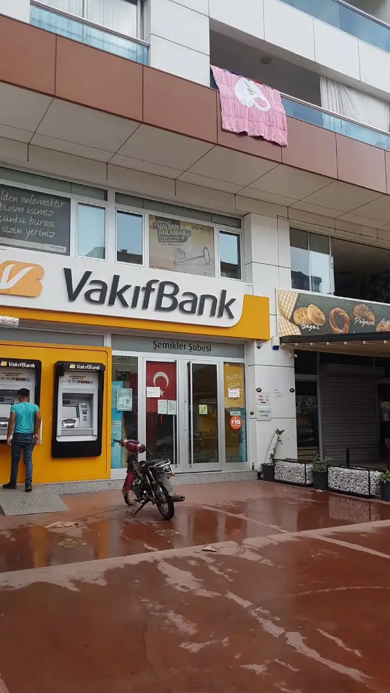 VakıfBank — Bankalar, Karşıyaka · fotoğraf 3