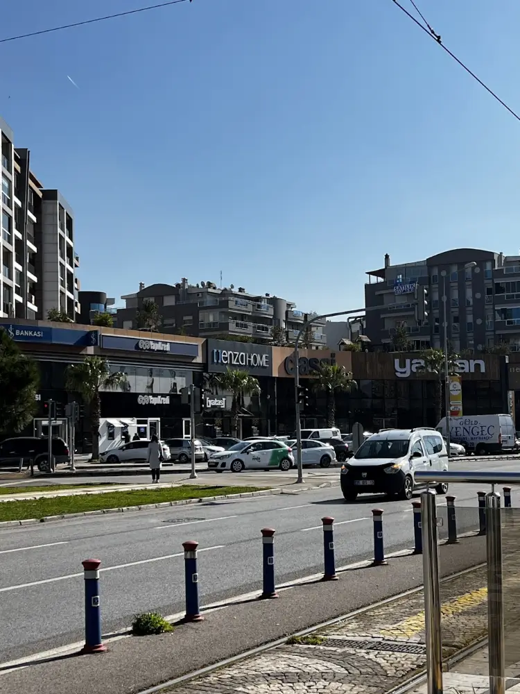 Yapı Kredi - Atakent Şubesi — Bankalar, Karşıyaka · fotoğraf 4