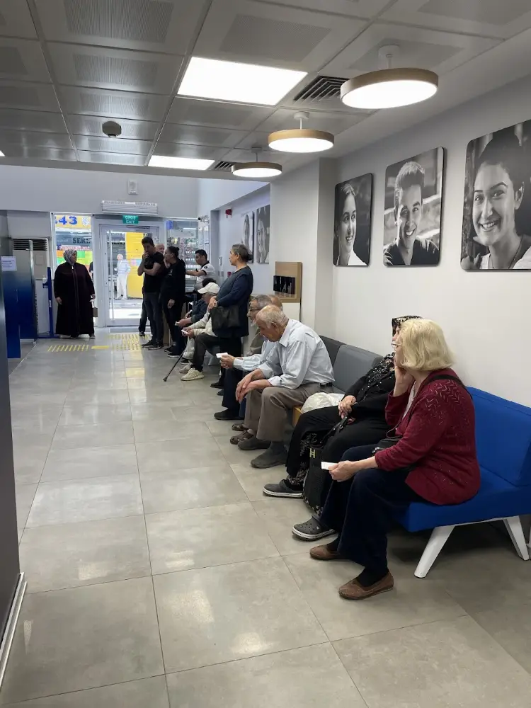 Türkiye İş Bankası Yeşilyurt/İzmir Şubesi — Bankalar, Karabağlar · fotoğraf 2