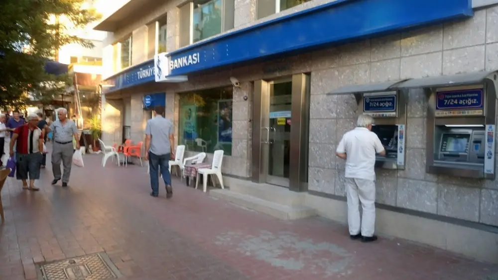 Türkiye İş Bankası Yeşilyurt/İzmir Şubesi — Bankalar, Karabağlar · fotoğraf 3