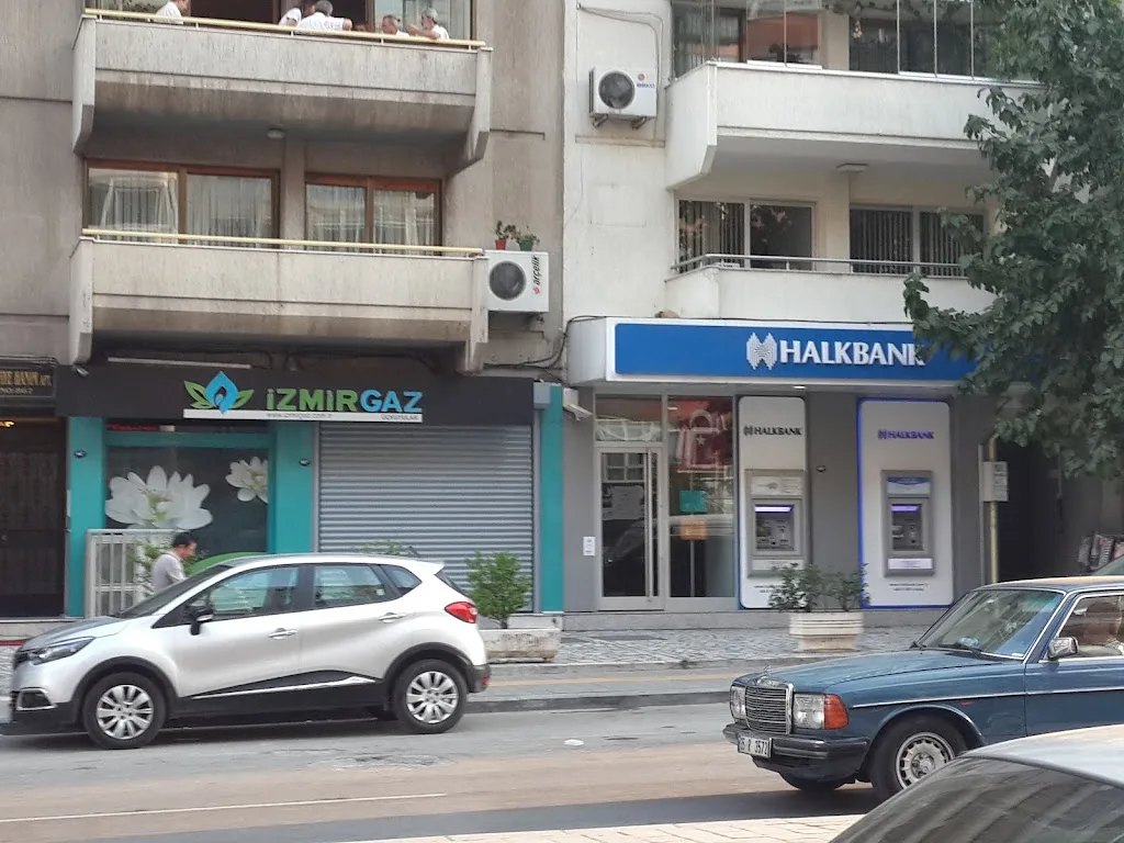 Halkbank Üçkuyular Şubesi — Bankalar, Karabağlar · fotoğraf 1