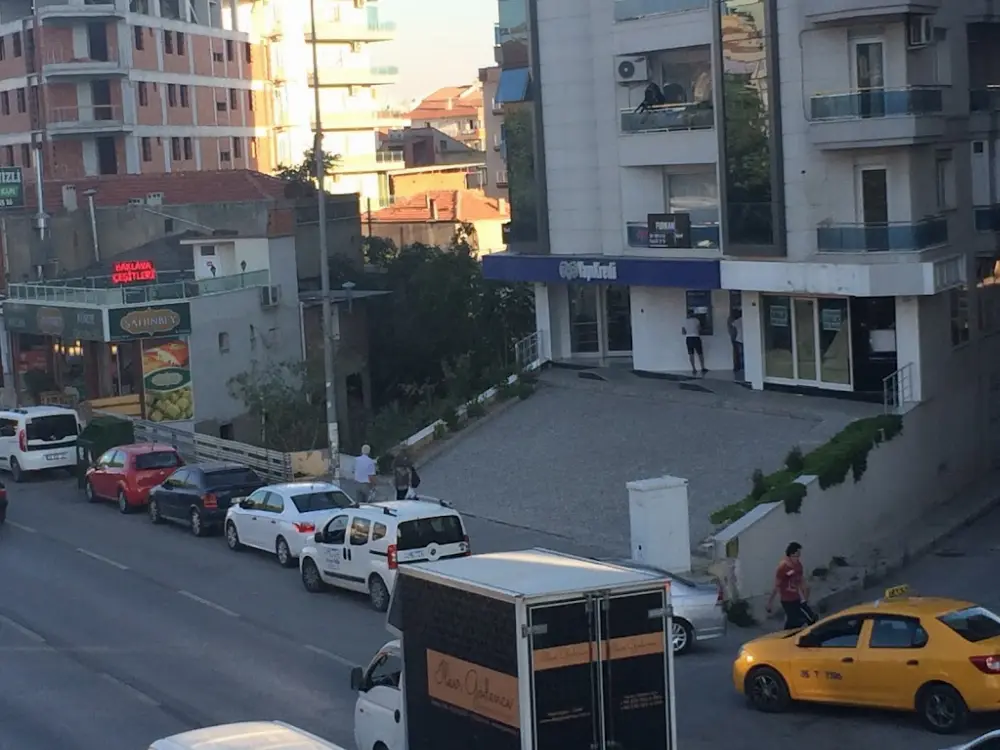 Yapı Kredi - Şemikler Şubesi — Bankalar, Karşıyaka · fotoğraf 4