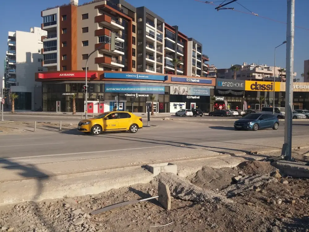 Akbank Mavişehir Şubesi — Bankalar, Karşıyaka · fotoğraf 3