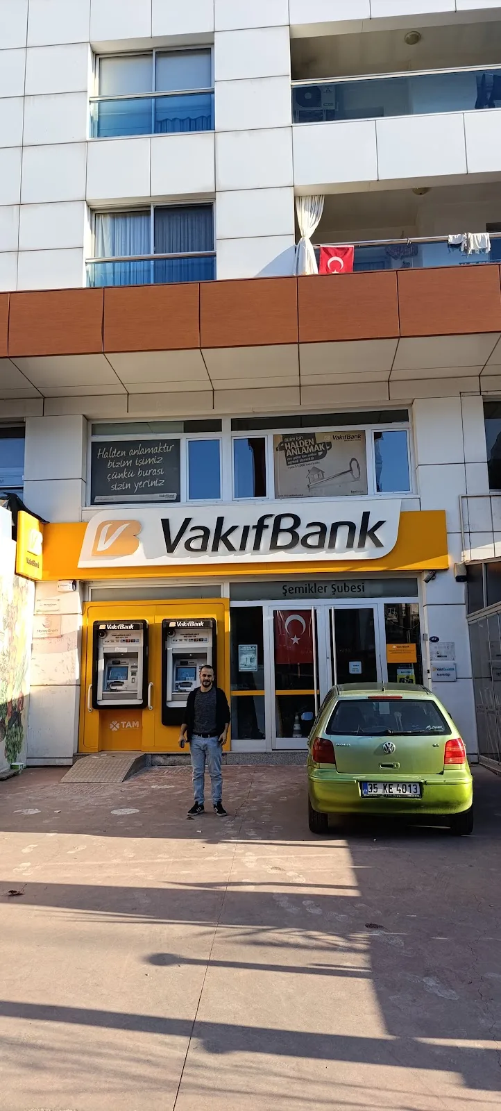 VakıfBank Şemikler Şubesi — Bankalar, Karşıyaka · fotoğraf 1
