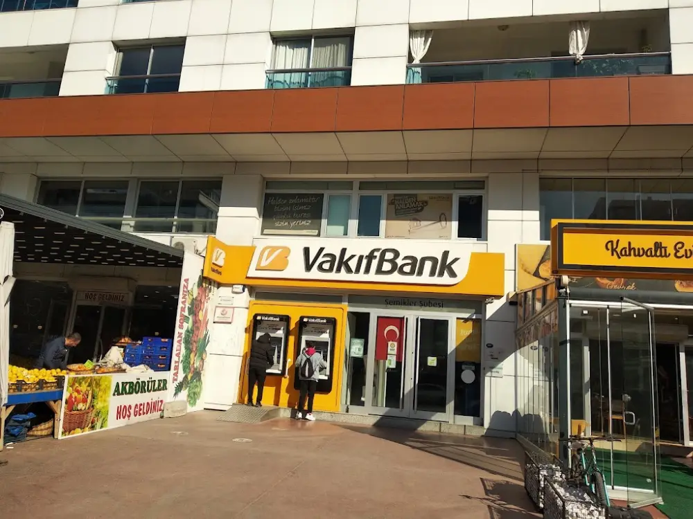 VakıfBank Şemikler Şubesi — Bankalar, Karşıyaka · fotoğraf 2