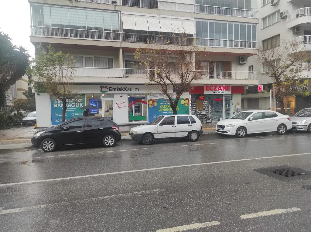 Emlak Katılım Karşıyaka Şubesi — Bankalar, Karşıyaka · fotoğraf 1