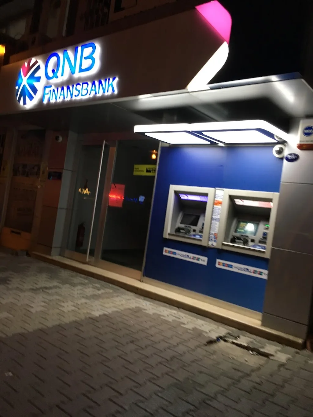 QNB Bostanlı Şubesi — Bankalar, Karşıyaka · fotoğraf 1