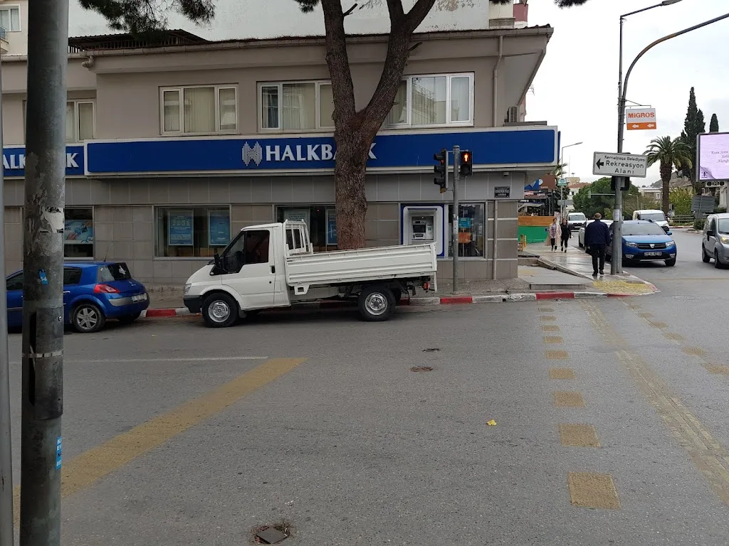 Halkbank Kemalpaşa Şubesi — Bankalar, Kemalpaşa · fotoğraf 1