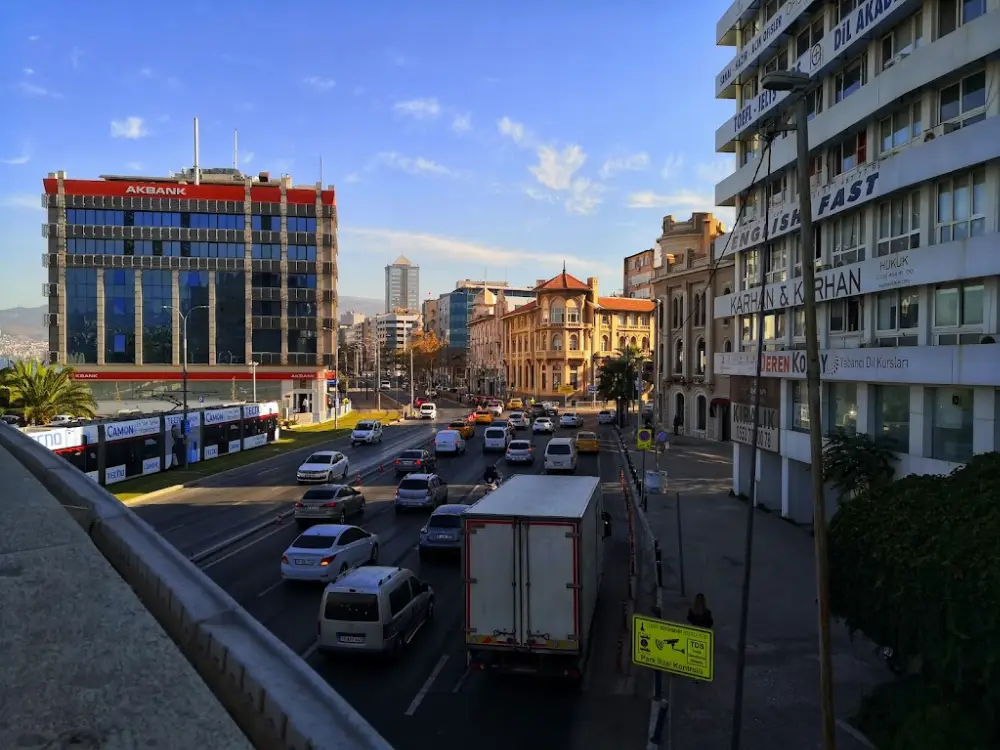 Garanti BBVA Konak Şubesi — Bankalar, Konak · fotoğraf 4