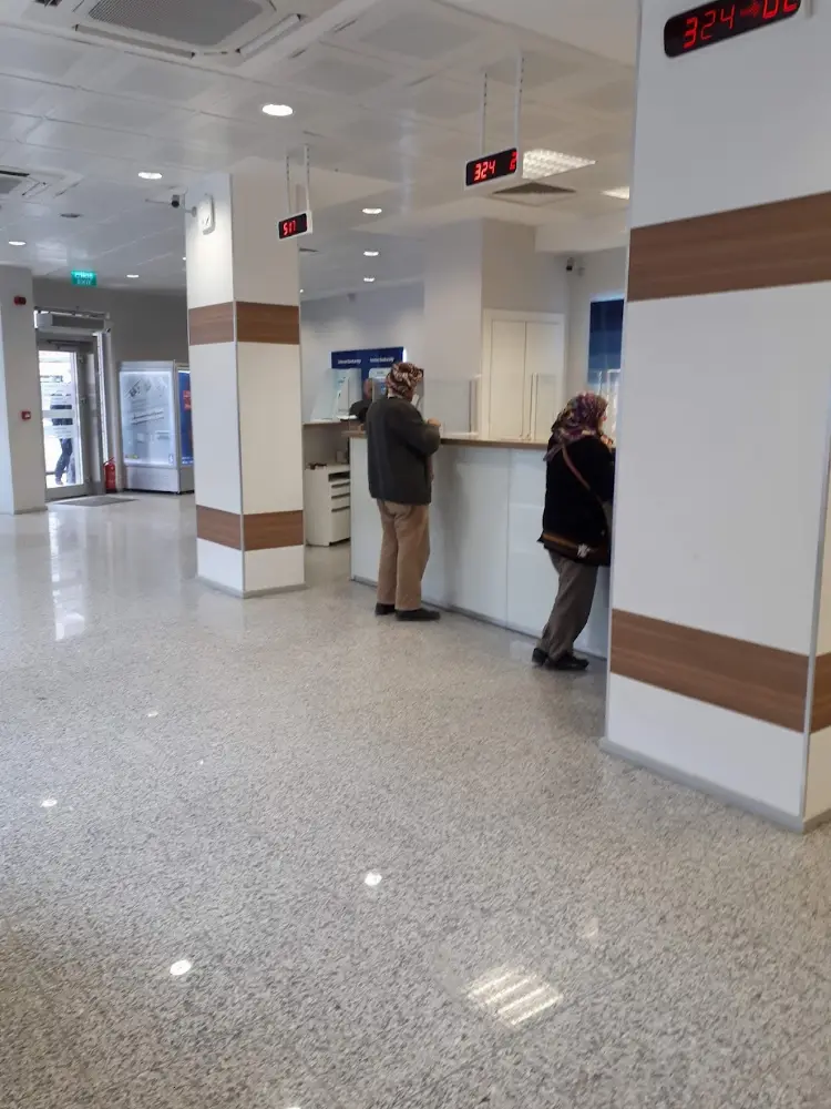 Türkiye İş Bankası Menderes/İzmir Şubesi — Bankalar, Menderes · fotoğraf 3